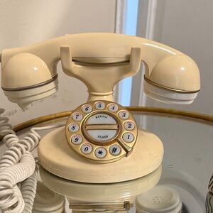 Vintage Cream Rotary Phone